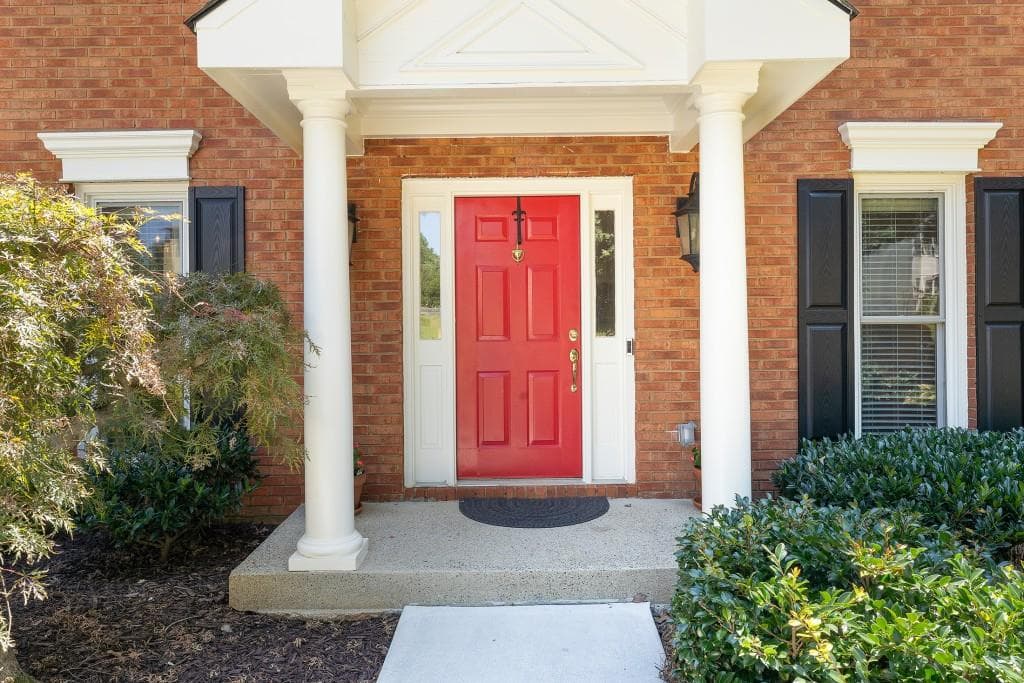 6 bedroom, 5 bathroom, 4,500 sq ft single family residence under contract at 2793 Craig Court, Marietta, GA 30062 — photo 2