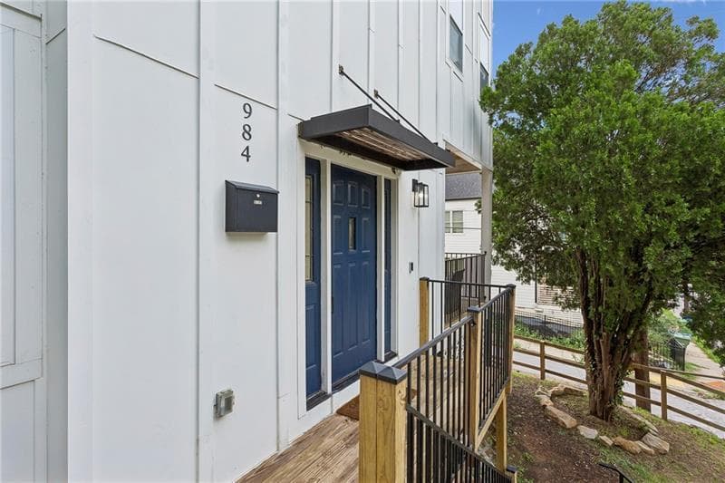 4 bedroom, 4 bathroom, 3,200 sq ft single family residence for sale at 984 McDaniel Street, Atlanta, GA 30310 — photo 3