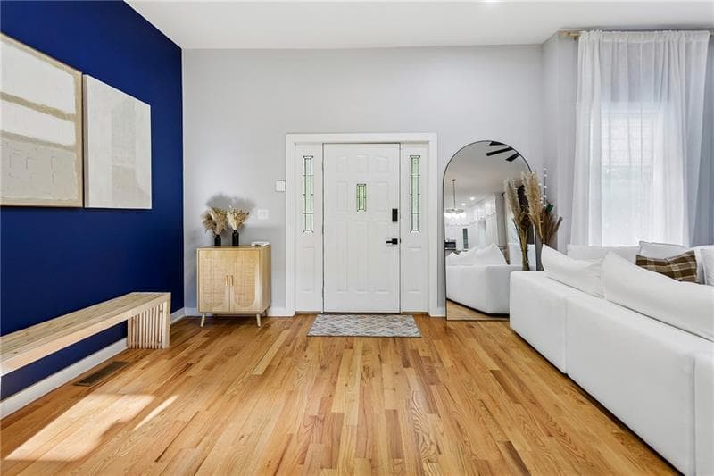 4 bedroom, 4 bathroom, 3,200 sq ft single family residence for sale at 984 McDaniel Street, Atlanta, GA 30310 — photo 4