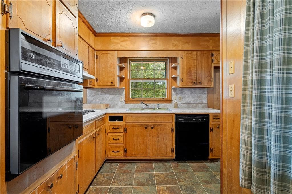 3 bedroom, 2 bathroom, 1,418 sq ft single family residence for sale at 1311 Mary Dale Drive, Lilburn, GA 30047 — photo 8