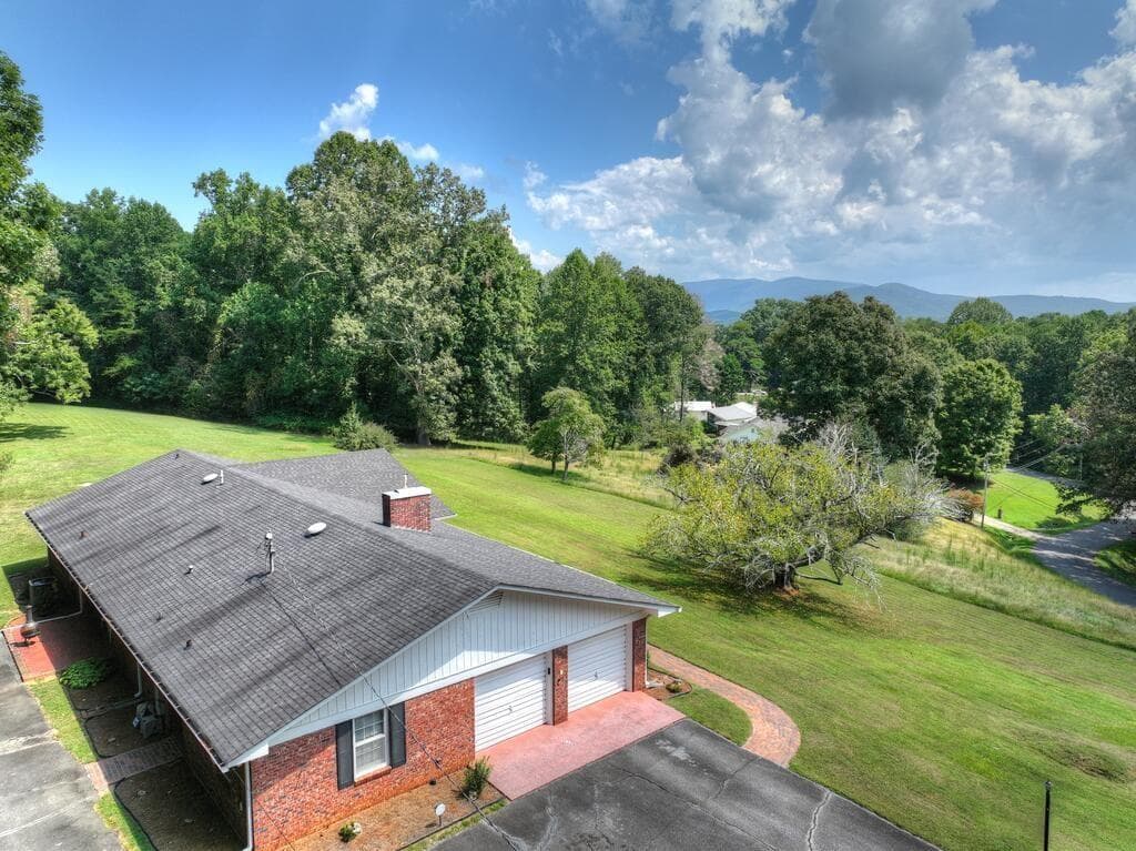 3 bedroom, 3 bathroom, 2,494 sq ft single family residence for sale at 167 Vista Drive, Ellijay, GA 30540 — photo 2