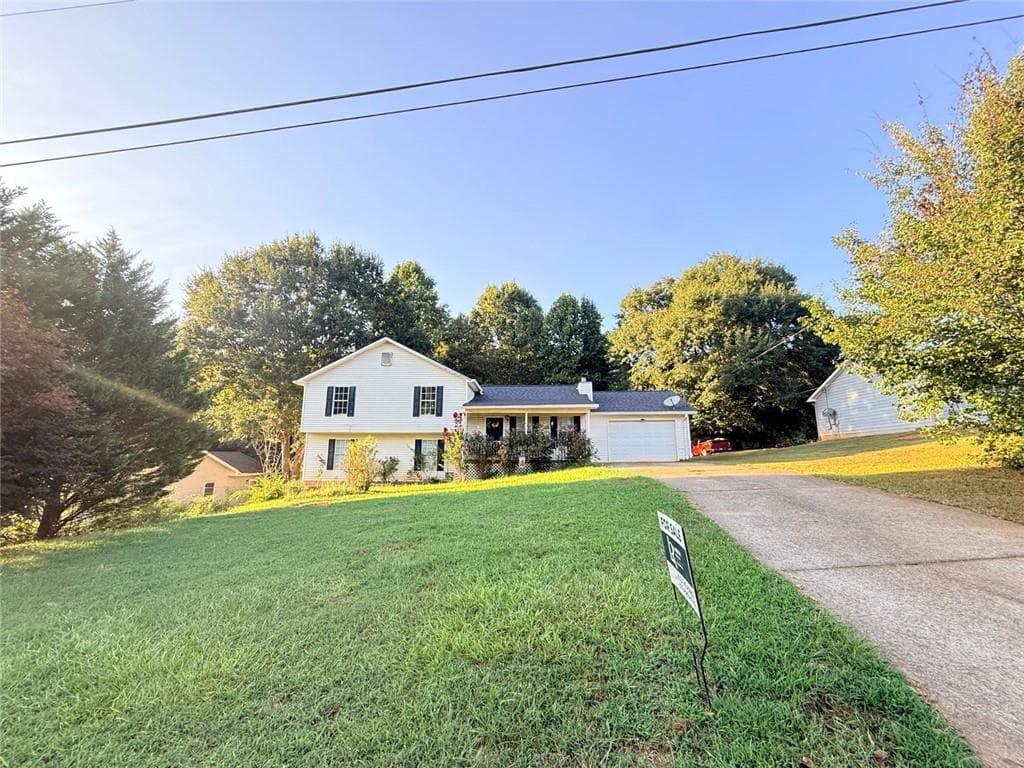 4 bedroom, 3 bathroom, 1,936 sq ft single family residence for sale at 4400 Leafview Drive, Gillsville, GA 30543