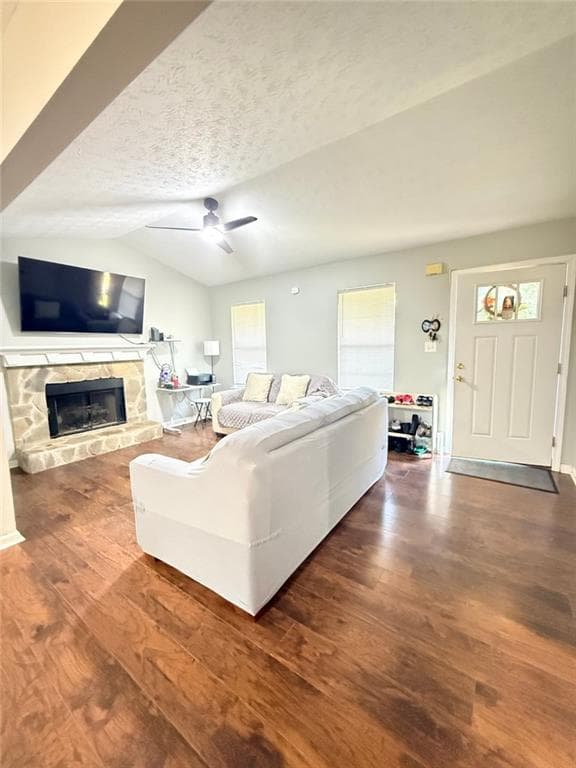 4 bedroom, 3 bathroom, 1,936 sq ft single family residence for sale at 4400 Leafview Drive, Gillsville, GA 30543 — photo 4