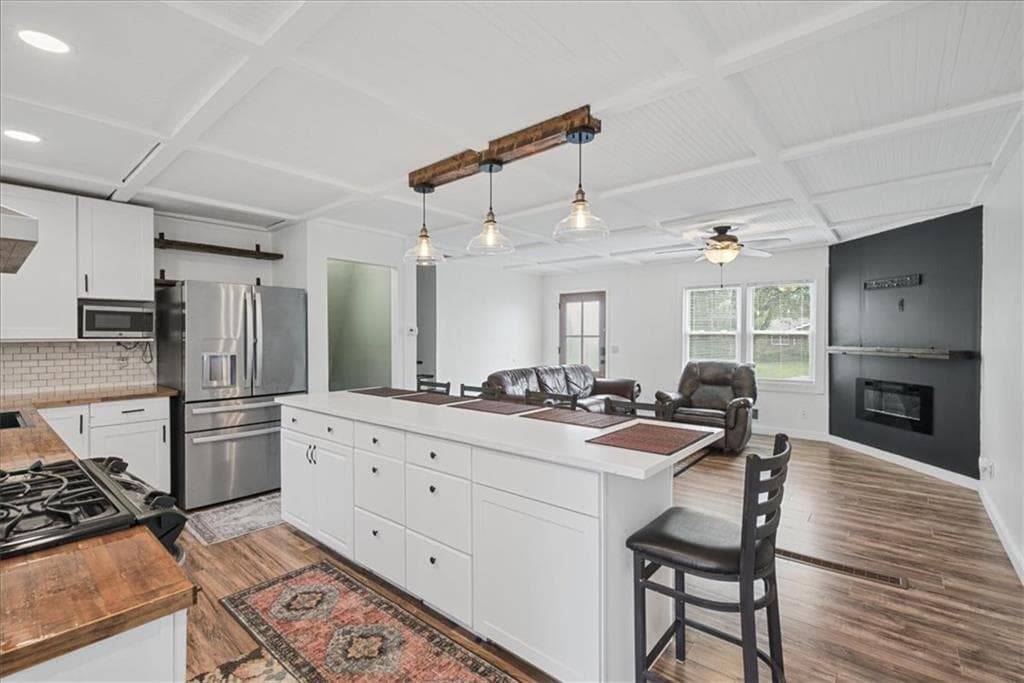 4 bedroom, 3 bathroom, 2,232 sq ft single family residence for sale at 3742 Bengal Drive, Powder Springs, GA 30127 — photo 2