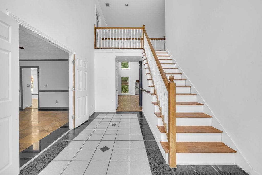 5 bedroom, 4 bathroom, 3,785 sq ft single family residence for sale at 4634 Riveredge Cove, Snellville, GA 30039 — photo 3