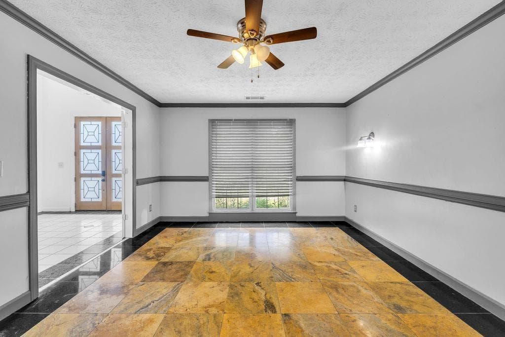 5 bedroom, 4 bathroom, 3,785 sq ft single family residence for sale at 4634 Riveredge Cove, Snellville, GA 30039 — photo 4