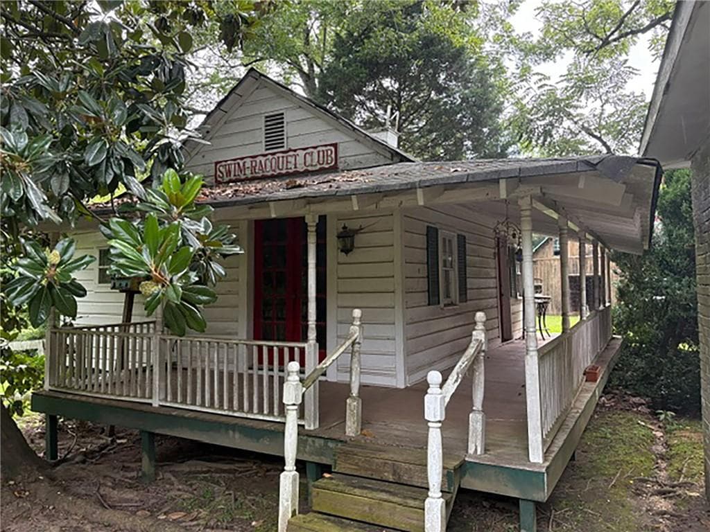 3 bedroom, 2 bathroom single family residence under contract at 3290 Lower Roswell Road, Marietta, GA 30068 — photo 3