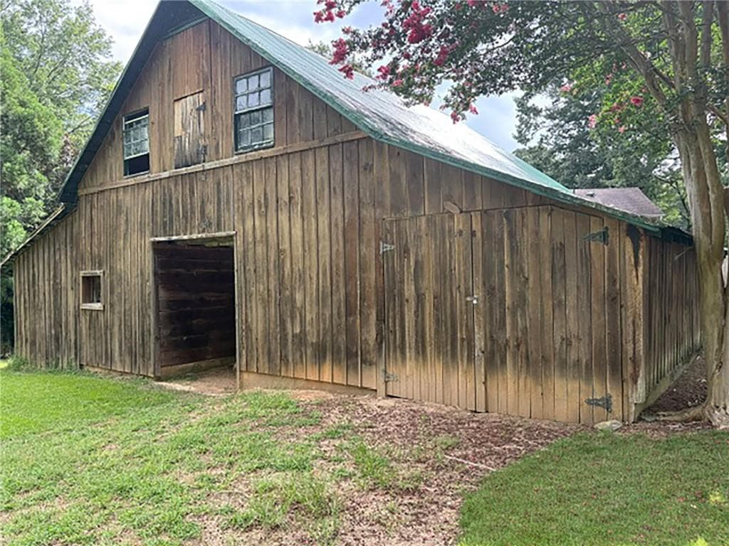 3 bedroom, 2 bathroom single family residence under contract at 3290 Lower Roswell Road, Marietta, GA 30068 — photo 4