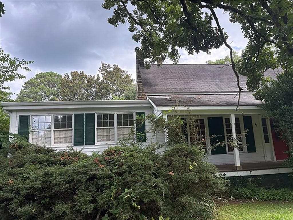 3 bedroom, 2 bathroom single family residence under contract at 3290 Lower Roswell Road, Marietta, GA 30068 — photo 8