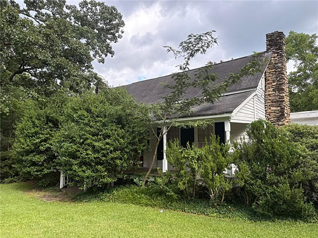 3 bedroom, 2 bathroom single family residence under contract at 3290 Lower Roswell Road, Marietta, GA 30068