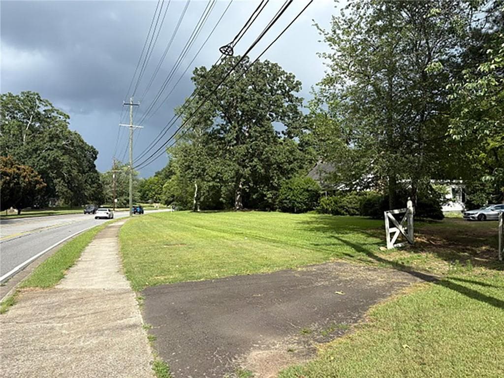 3 bedroom, 2 bathroom single family residence under contract at 3290 Lower Roswell Road, Marietta, GA 30068 — photo 10