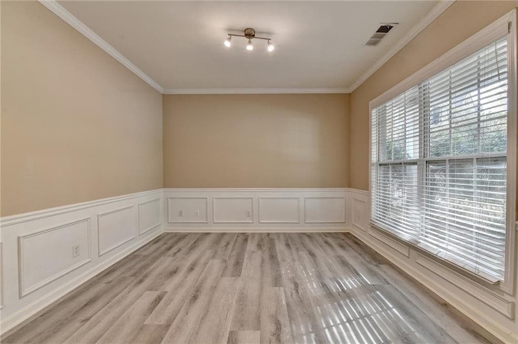 4 bedroom, 3 bathroom, 1,992 sq ft single family residence for rent at 1646 Hedington Court, Lawrenceville, GA 30045 for $2,050 a month — photo 3