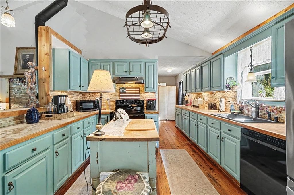 3 bedroom, 2 bathroom, 1,479 sq ft single family residence for sale at 1131 Parks Mill Lane, Buckhead, GA 30625 — photo 3