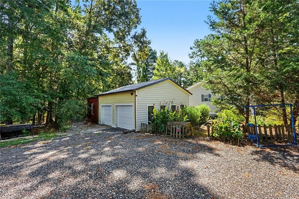 3 bedroom, 2 bathroom, 1,479 sq ft single family residence for sale at 1131 Parks Mill Lane, Buckhead, GA 30625 — photo 4