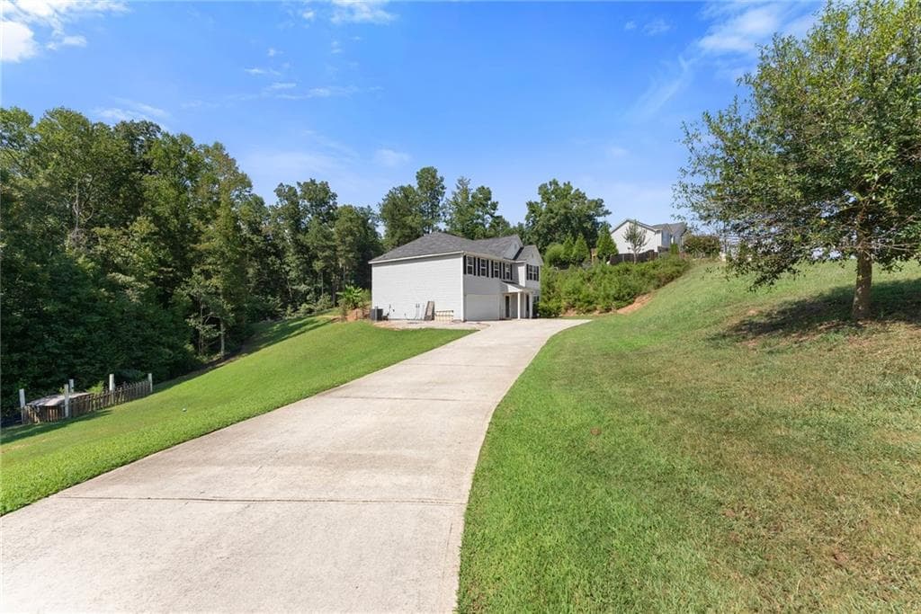 4 bedroom, 2 bathroom, 3,030 sq ft single family residence for sale at 3470 Silver Wood Walk, Gainesville, GA 30507 — photo 2