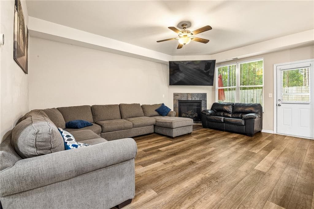 4 bedroom, 3 bathroom, 2,024 sq ft townhouse under contract at 1062 Valley Rock Drive, Lithonia, GA 30058 — photo 2