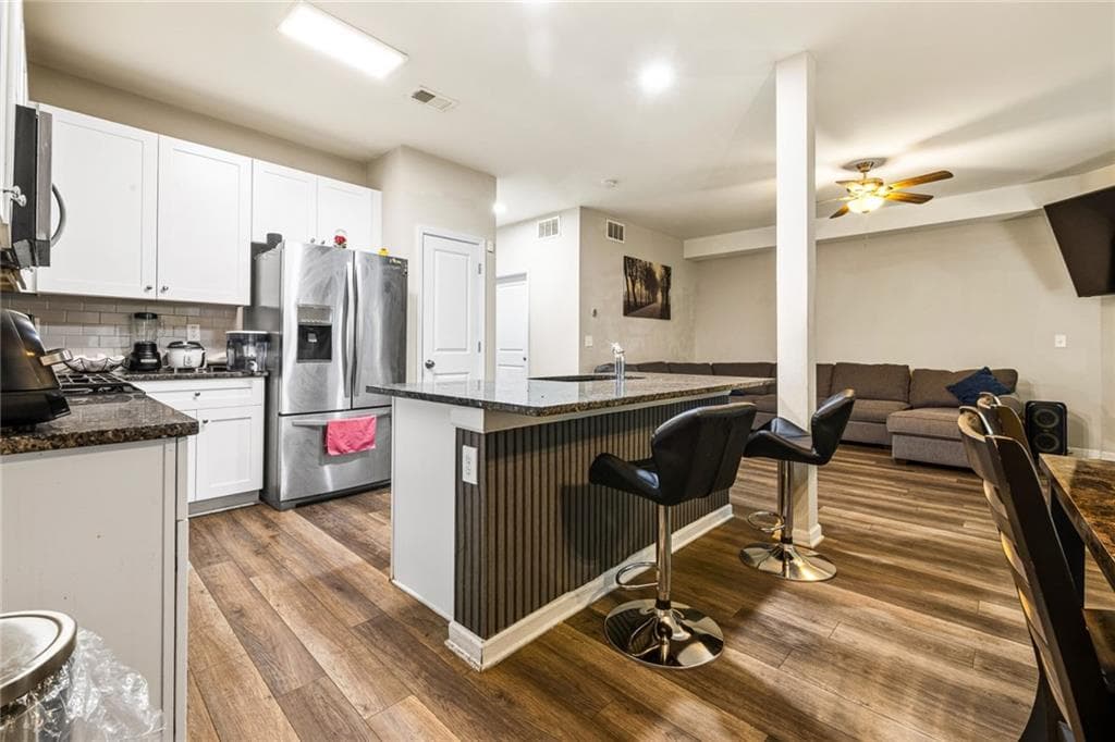 4 bedroom, 3 bathroom, 2,024 sq ft townhouse under contract at 1062 Valley Rock Drive, Lithonia, GA 30058 — photo 4