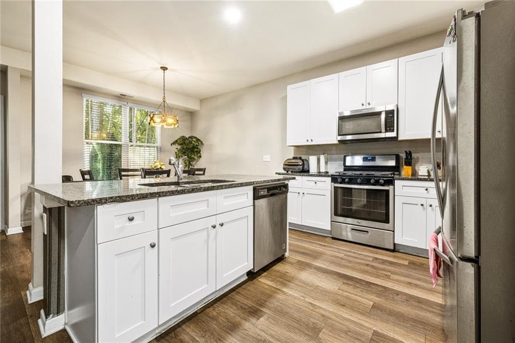 4 bedroom, 3 bathroom, 2,024 sq ft townhouse under contract at 1062 Valley Rock Drive, Lithonia, GA 30058 — photo 5