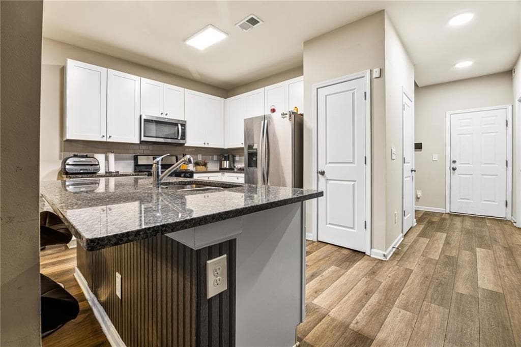 4 bedroom, 3 bathroom, 2,024 sq ft townhouse under contract at 1062 Valley Rock Drive, Lithonia, GA 30058 — photo 6