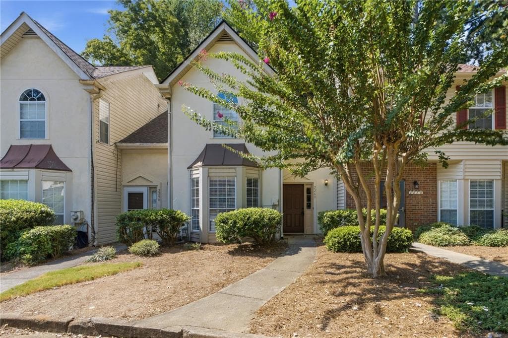 2 bedroom, 2 bathroom, 1,440 sq ft townhouse under contract at 2260 Fairways Court, Kennesaw, GA 30144 — photo 2