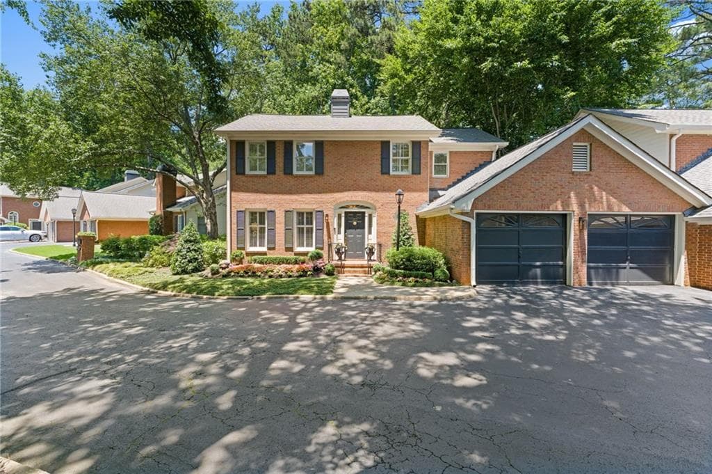 3 bedroom, 3 bathroom, 2,762 sq ft townhouse for sale at 20 Pointe Terrace, Atlanta, GA 30339 — photo 1 of 54