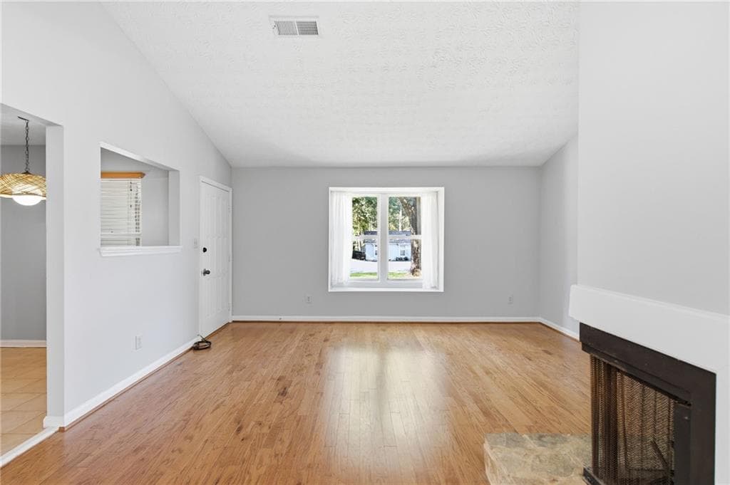 3 bedroom, 2 bathroom, 1,130 sq ft single family residence under contract at 693 Brandlwood Way, Lilburn, GA 30047 — photo 2