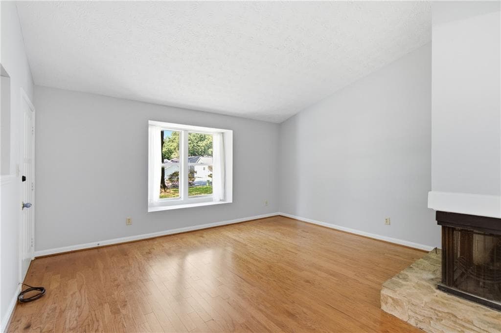 3 bedroom, 2 bathroom, 1,130 sq ft single family residence under contract at 693 Brandlwood Way, Lilburn, GA 30047 — photo 3