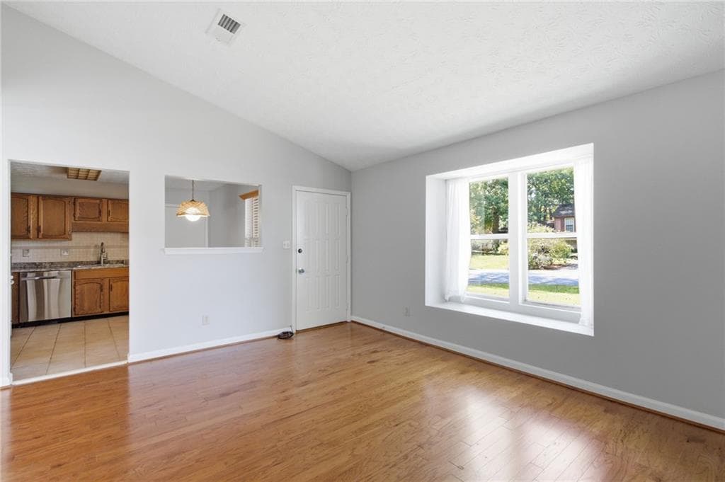 3 bedroom, 2 bathroom, 1,130 sq ft single family residence under contract at 693 Brandlwood Way, Lilburn, GA 30047 — photo 4