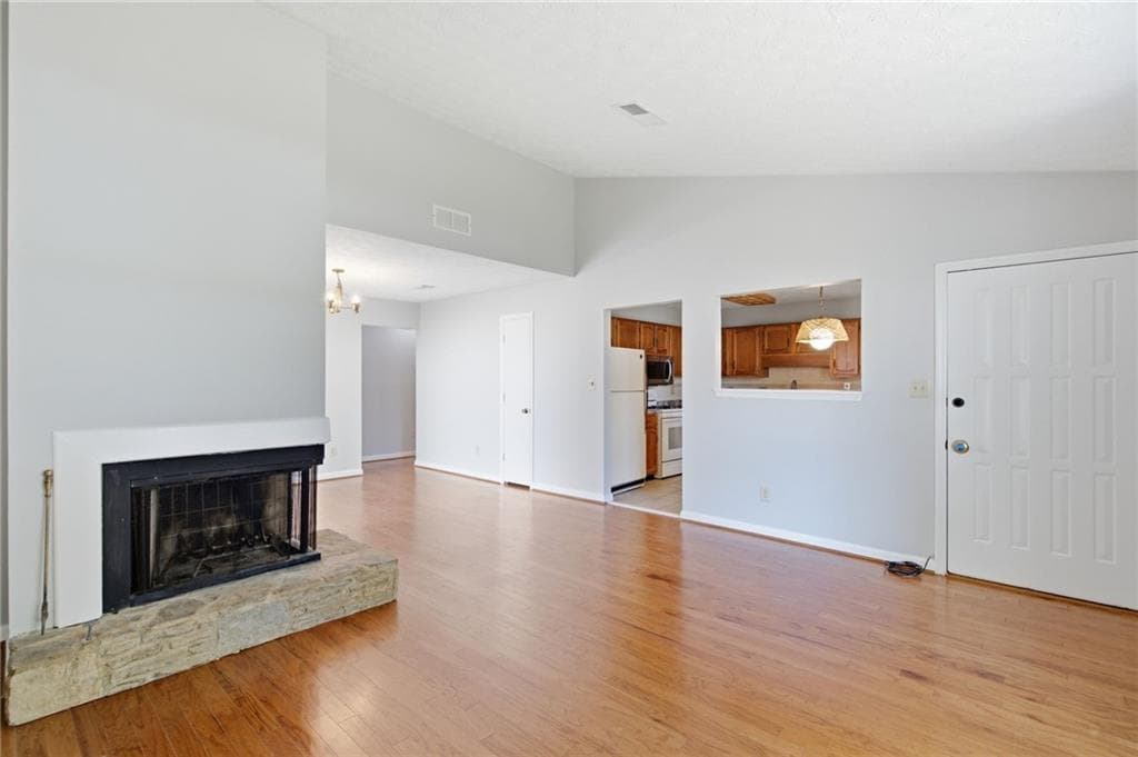 3 bedroom, 2 bathroom, 1,130 sq ft single family residence under contract at 693 Brandlwood Way, Lilburn, GA 30047 — photo 5