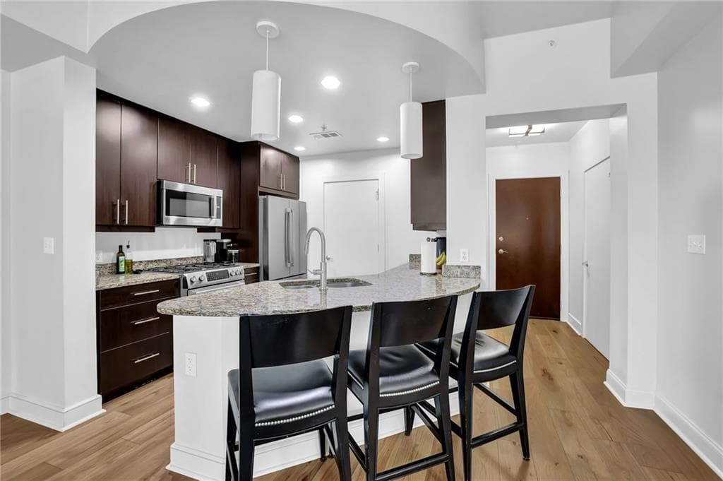 1 bedroom, 1 bathroom, 989 sq ft condominium for sale at 222 12th Street 701, Atlanta, GA 30309 — photo 2