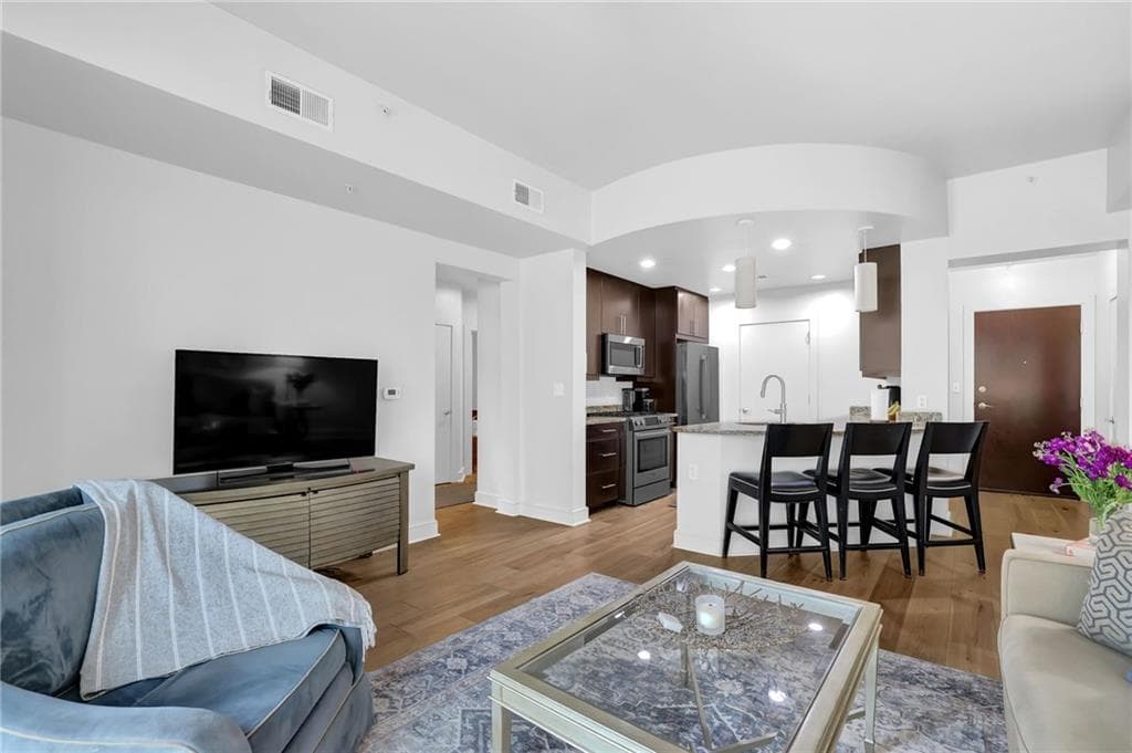 1 bedroom, 1 bathroom, 989 sq ft condominium for sale at 222 12th Street 701, Atlanta, GA 30309 — photo 6