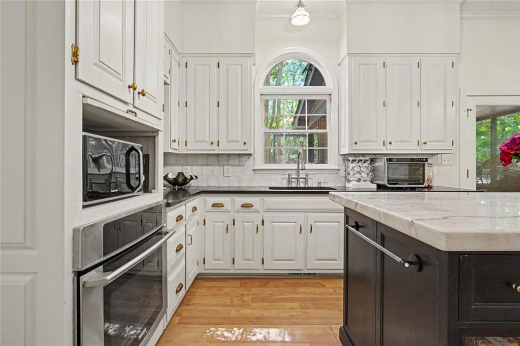 5 bedroom, 4 bathroom, 4,162 sq ft single family residence under contract at 960 Todd Drive, Covington, GA 30014 — photo 6