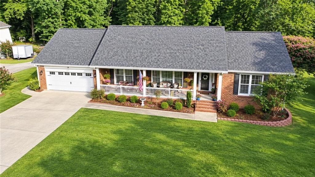 4 bedroom, 3 bathroom, 2,148 sq ft single family residence for sale at 584 Clubland Circle Southeast, Conyers, GA 30094 — photo 1 of 6