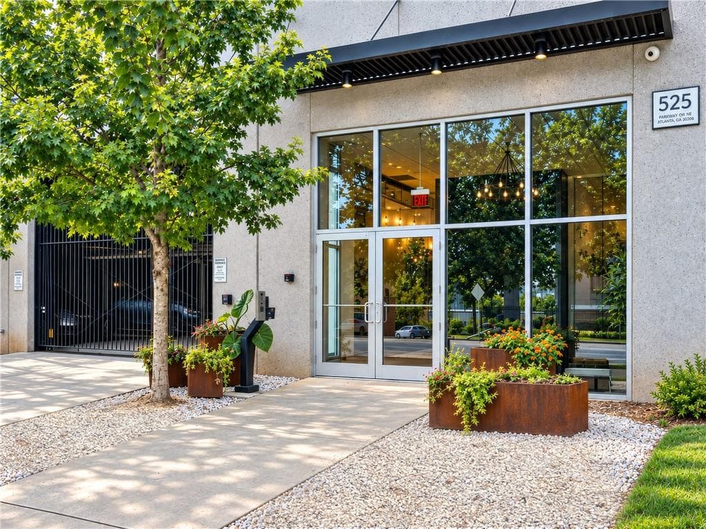 1 bedroom, 1 bathroom, 657 sq ft condominium for sale at 525 Parkway Drive 413, Atlanta, GA 30354