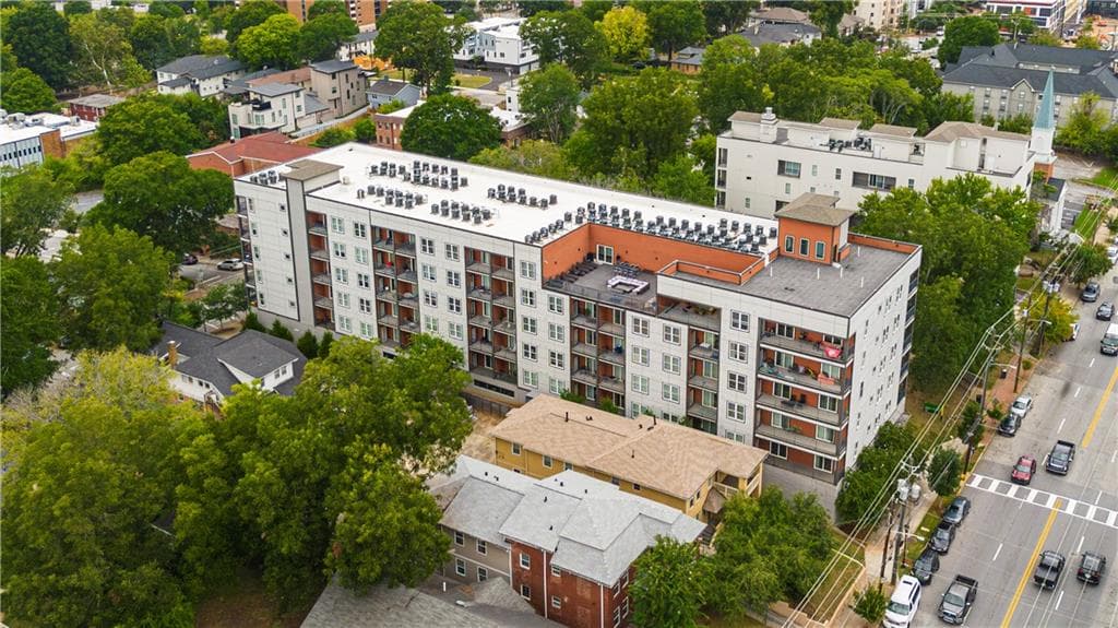 1 bedroom, 1 bathroom, 657 sq ft condominium for sale at 525 Parkway Drive 413, Atlanta, GA 30354 — photo 2