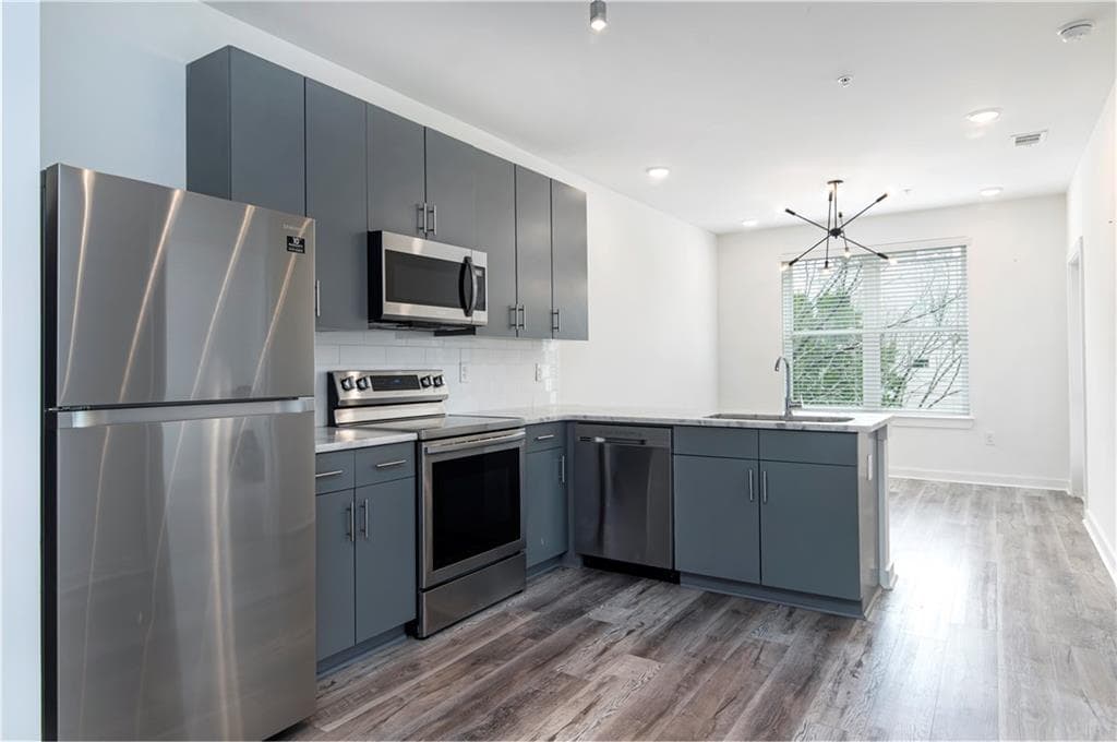 1 bedroom, 1 bathroom, 657 sq ft condominium for sale at 525 Parkway Drive 413, Atlanta, GA 30354 — photo 4