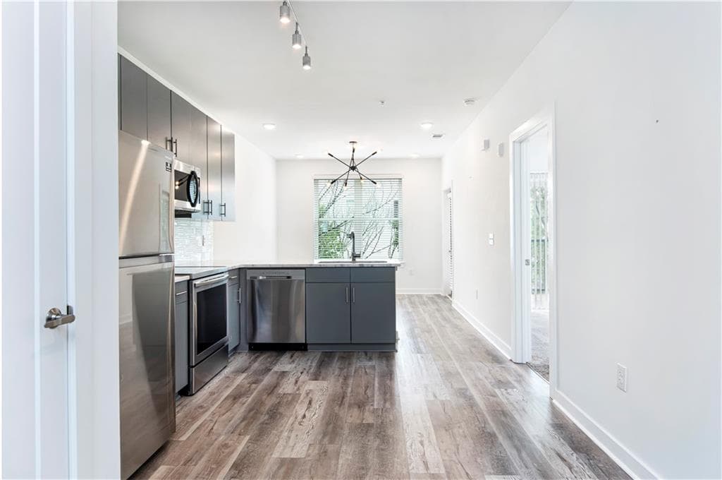 1 bedroom, 1 bathroom, 657 sq ft condominium for sale at 525 Parkway Drive 413, Atlanta, GA 30354 — photo 3