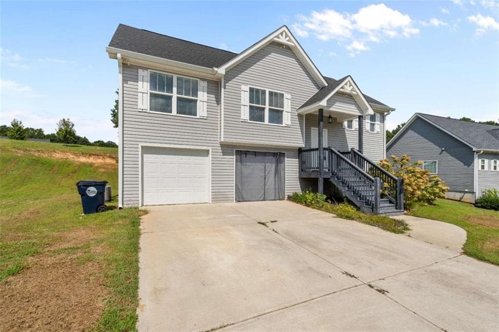 4 bedroom, 3 bathroom, 2,000 sq ft single family residence for sale at 154 Grizzly Trail, Carrollton, GA 30117 — photo 1 of 38