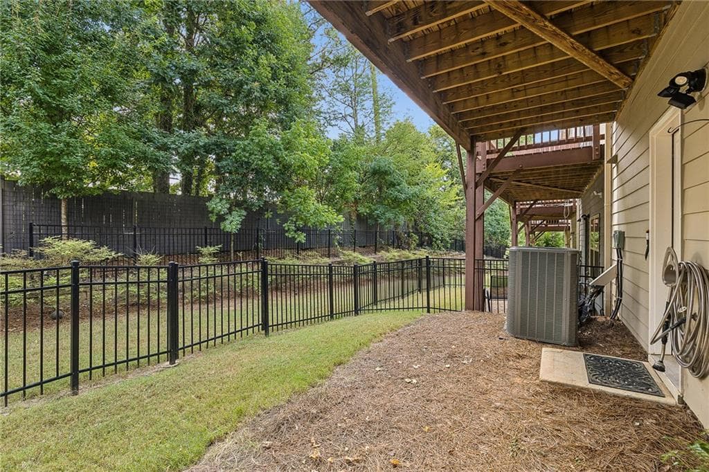 4 bedroom, 4 bathroom, 2,407 sq ft townhouse under contract at 1339 Rosen Road, Atlanta, GA 30319 — photo 3