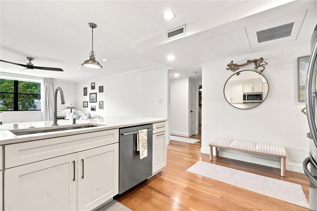 2 bedroom, 2 bathroom, 1,012 sq ft condominium for sale at 2965 Pharr Court South UNIT 416, Atlanta, GA 30305 — photo 6