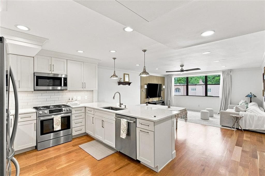 2 bedroom, 2 bathroom, 1,012 sq ft condominium for sale at 2965 Pharr Court South UNIT 416, Atlanta, GA 30305 — photo 8