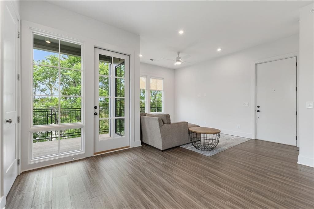 2 bedroom, 2 bathroom, 921 sq ft condominium for sale at 1290 Longreen Terrace NW 2, Atlanta, GA 30318 — photo 9