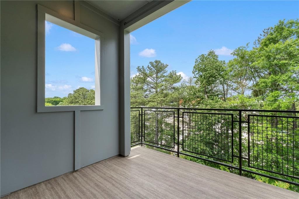 2 bedroom, 2 bathroom, 921 sq ft condominium for sale at 1290 Longreen Terrace NW 2, Atlanta, GA 30318 — photo 10