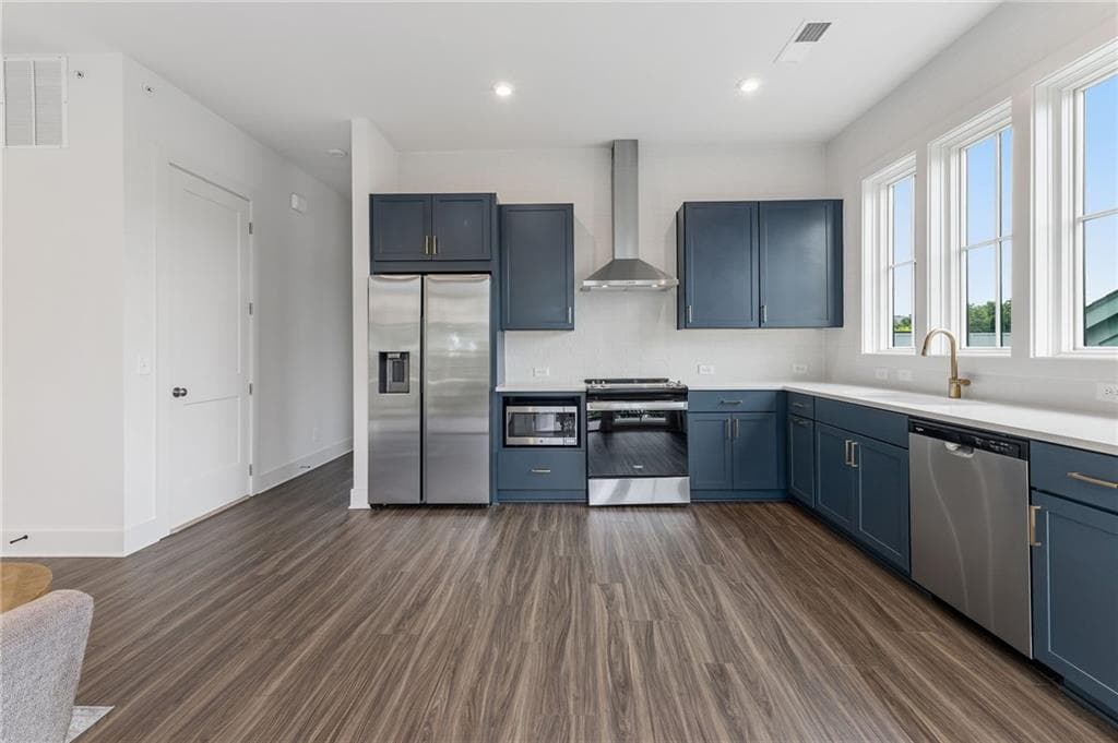 2 bedroom, 2 bathroom, 921 sq ft condominium for sale at 1290 Longreen Terrace NW 2, Atlanta, GA 30318 — photo 2