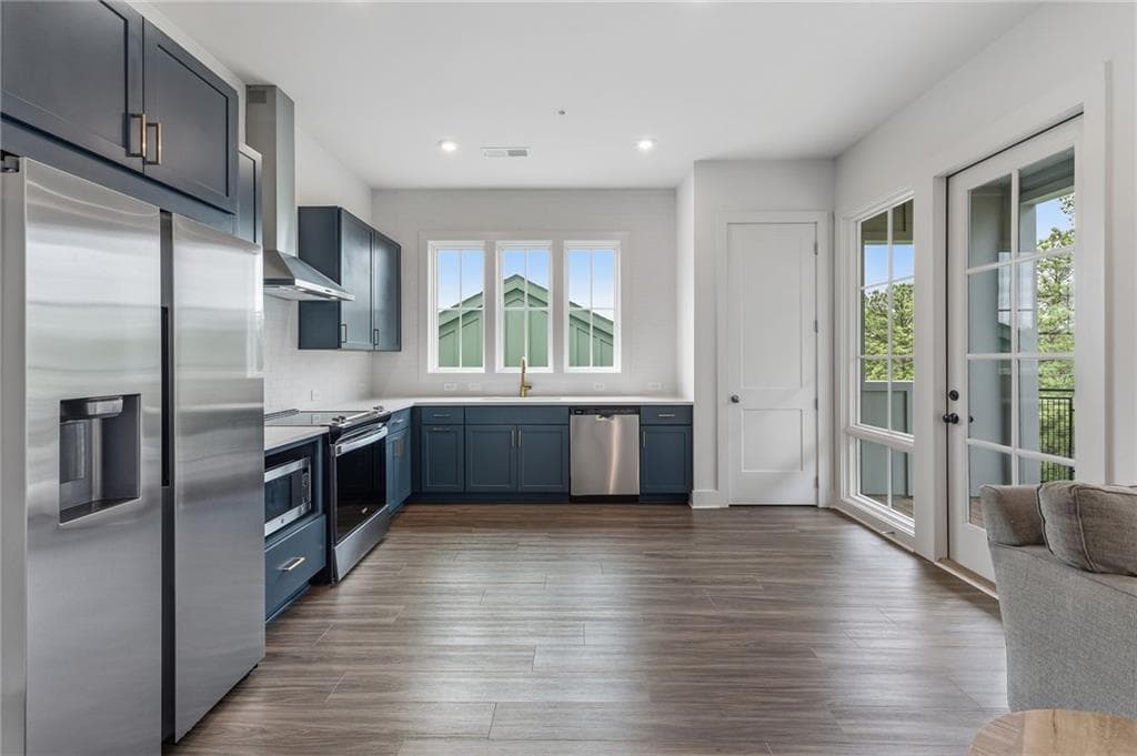 2 bedroom, 2 bathroom, 921 sq ft condominium for sale at 1290 Longreen Terrace NW 2, Atlanta, GA 30318 — photo 4