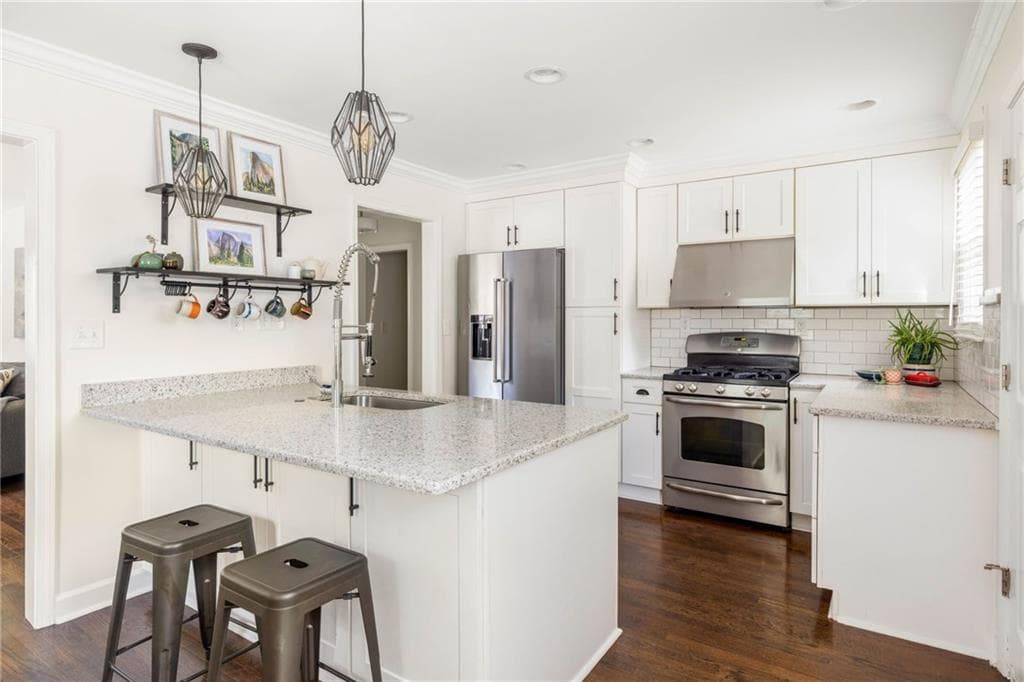 4 bedroom, 2 bathroom, 1,660 sq ft single family residence under contract at 1896 Hooper Street, Decatur, GA 30032 — photo 2