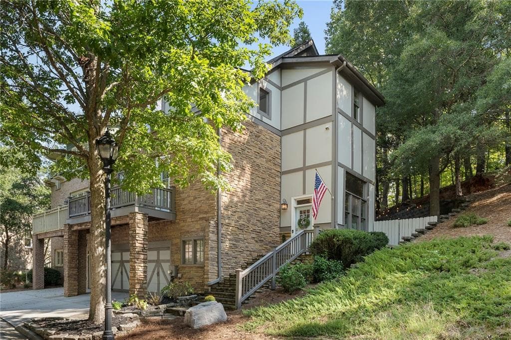 3 bedroom, 4 bathroom, 2,076 sq ft townhouse for sale at 1677 Duncan Drive, Atlanta, GA 30318 — photo 2