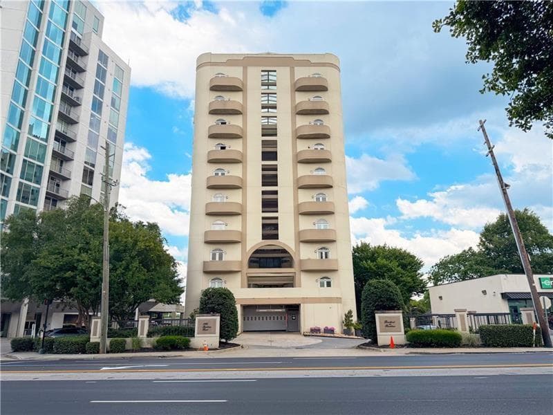 1 bedroom, 1 bathroom, 854 sq ft condominium for sale at 2161 Peachtree Road 708, Atlanta, GA 30309 — photo 1 of 17