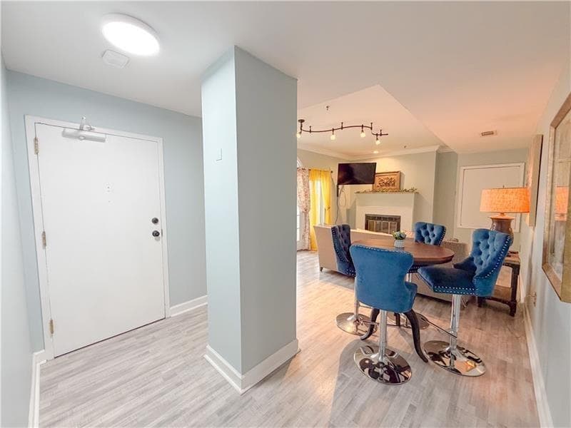1 bedroom, 1 bathroom, 854 sq ft condominium for sale at 2161 Peachtree Road 708, Atlanta, GA 30309 — photo 5
