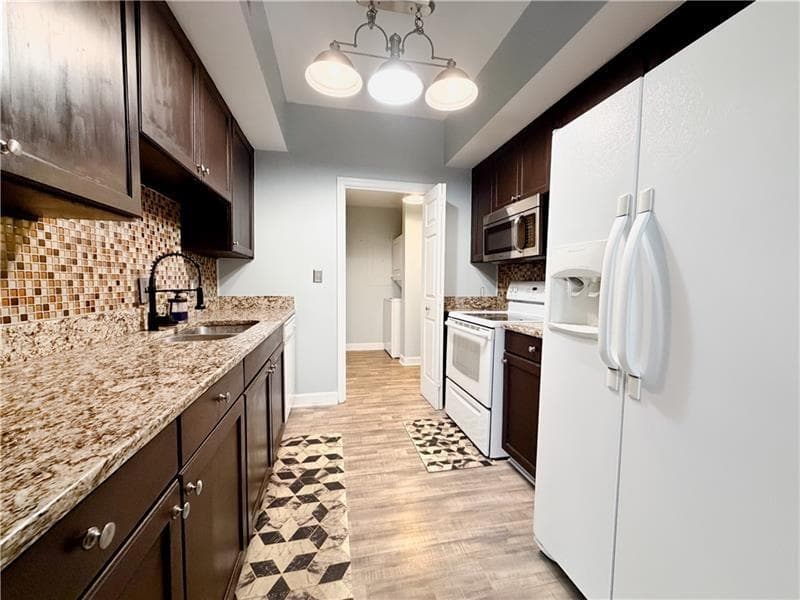1 bedroom, 1 bathroom, 854 sq ft condominium for sale at 2161 Peachtree Road 708, Atlanta, GA 30309 — photo 9